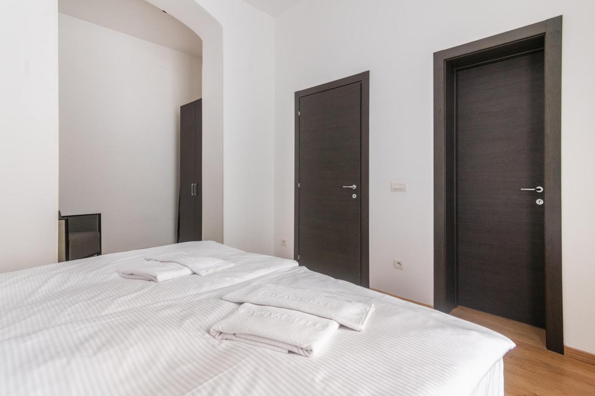 Riverside Palace Suites Praga Esterno foto