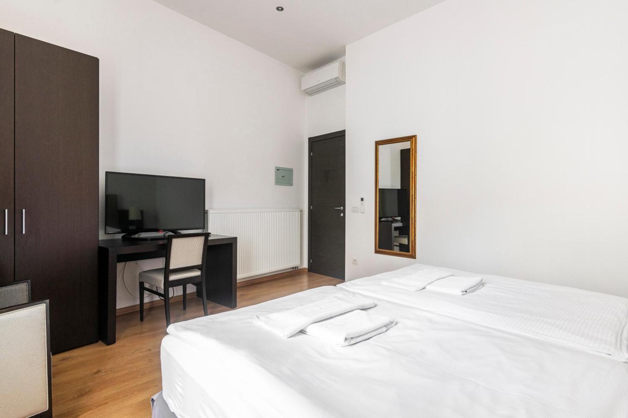 Riverside Palace Suites Praga Esterno foto